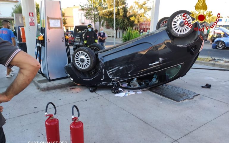 Due incidenti nel nuorese: un’auto contro la colonnina del carburante, un’altra contro la tubazione del gas cittadino