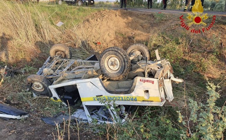 Tragedia a Pabillonis: fuoristrada protezione civile si ribalta, muore un 19enne