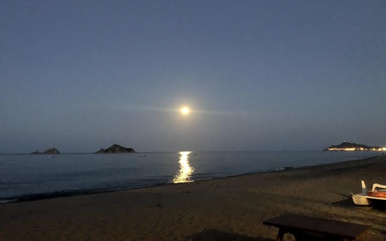 Le foto dei lettori. La luna fa il suo ingresso maestoso: lo scatto di Sergio Perino