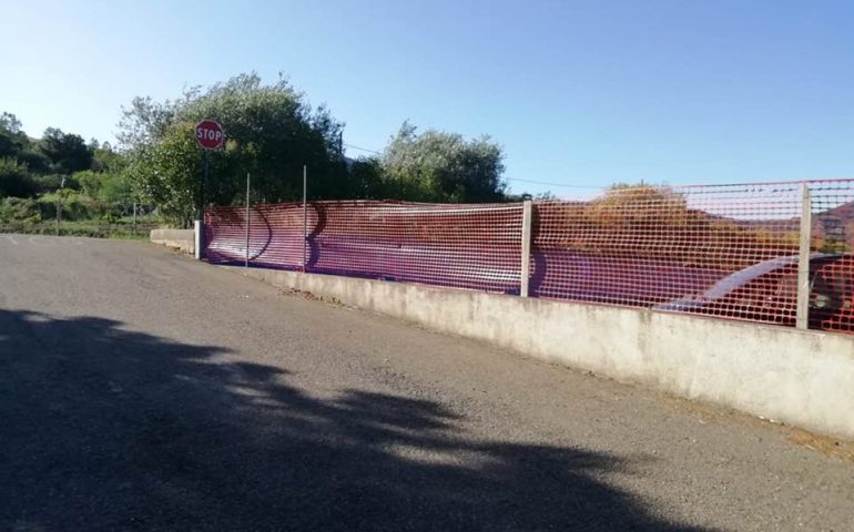 Loceri, il vento smuove pannelli fotovoltaici nelle tribune: il Sindaco chiude le strutture sportive di San Bachisio