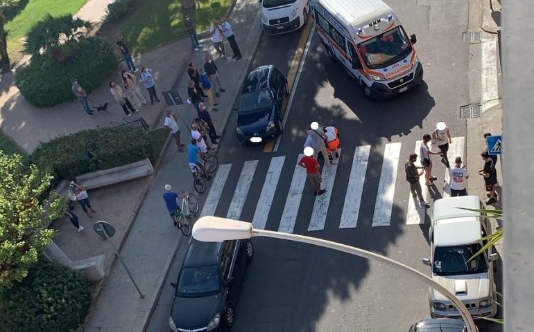 Selargius, auto investe un ragazzino sulle strisce pedonali. Il pedone portato via in barella