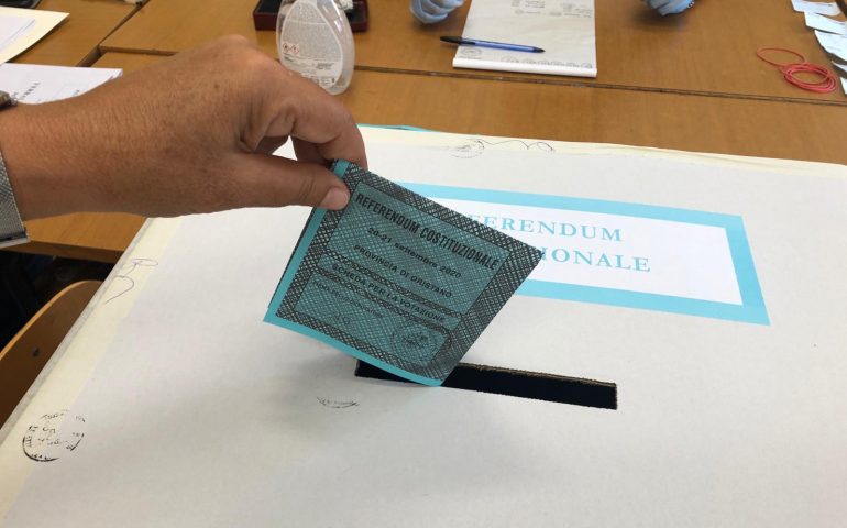 Referendum, gli exit poll: SÌ in netto vantaggio sul NO. Affluenza al 40% in Italia, al 34% in Sardegna