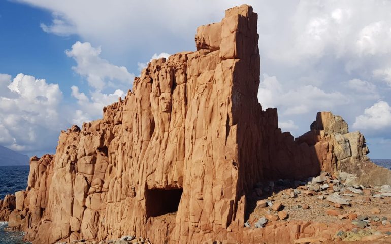 La foto dei lettori. Le meravigliose Rocce Rosse in una mattina di fine estate