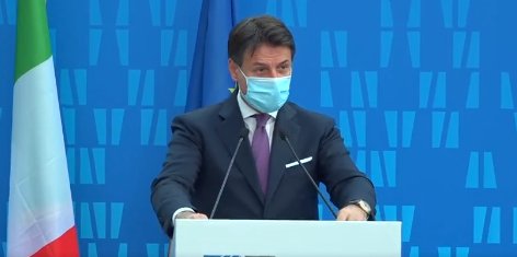 Il premier Conte parla in diretta: «Uscite solo per necessità. Presto indennizzi per chi è stato penalizzato»