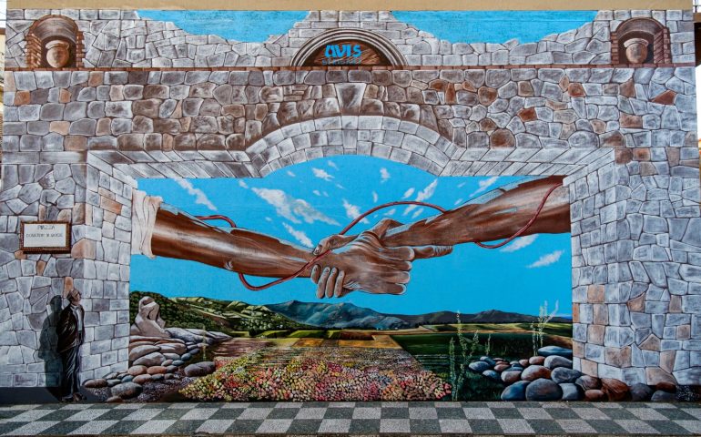 Avis Villagrande, inaugurati piazza e murale dedicati ai donatori