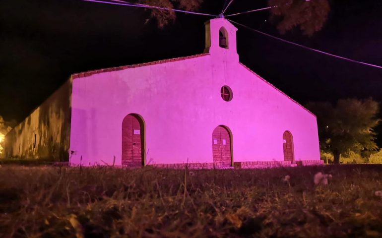 Ottobre mese della prevenzione del tumore al seno. La chiesa di Santa Maria si tinge di rosa