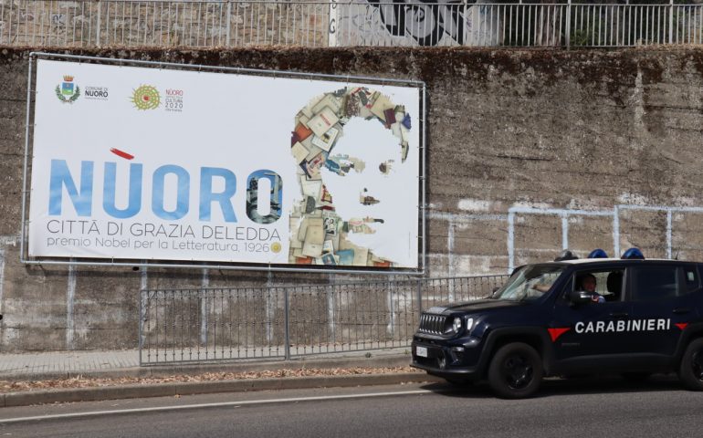 Nuoro, dieci ragazzi in piazza a bere. Scattano le sanzioni dei carabinieri