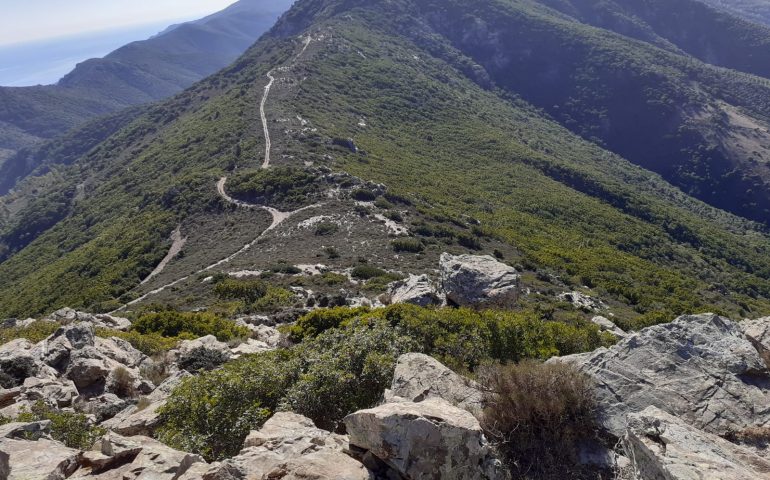 La foto del giorno. Le vallate che abbracciano Tertenia nello scatto di Daniele Foddis