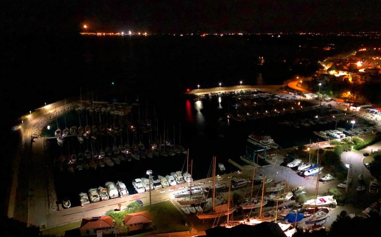 La foto del giorno. Il porticciolo di Santa Maria Navarrese by night