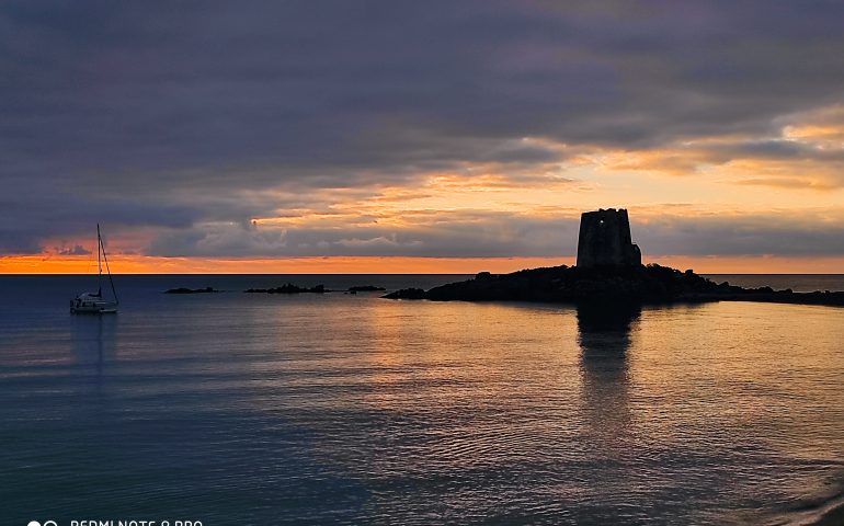 La foto del giorno. Il sole sorge sull’Ogliastra nello scatto di Anna Grodzka