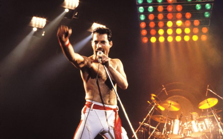 Accadde oggi. 24 novembre 1991: il mondo dice addio a Freddie Mercury e alla sua voce unica