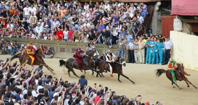 Su Pàliu de Siena de s'annu coladu.