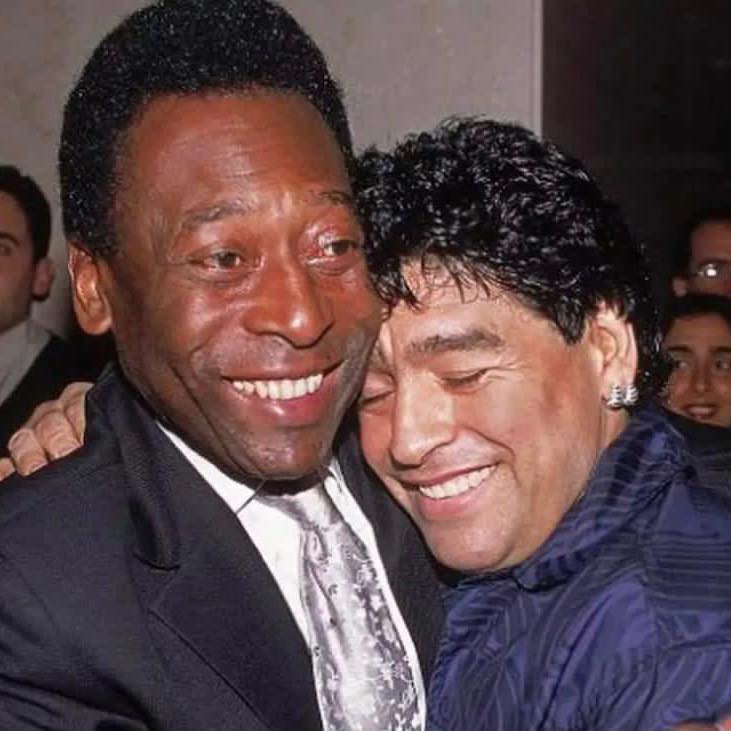 Pelé e Maradona.