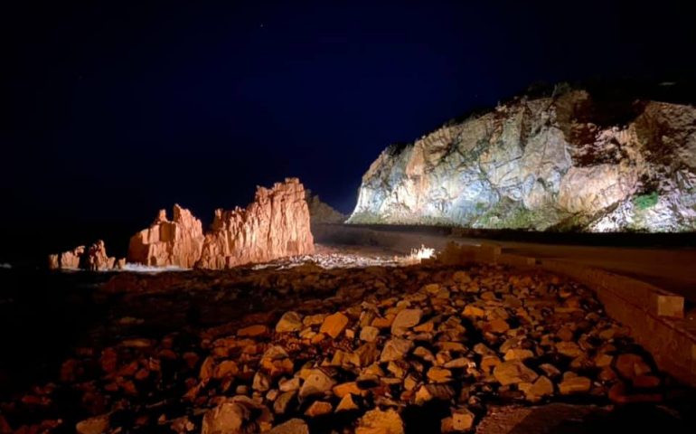 Arbatax, una ditta tortoliese per la messa in sicurezza dell’ex cava nel piazzale delle Rocce Rosse