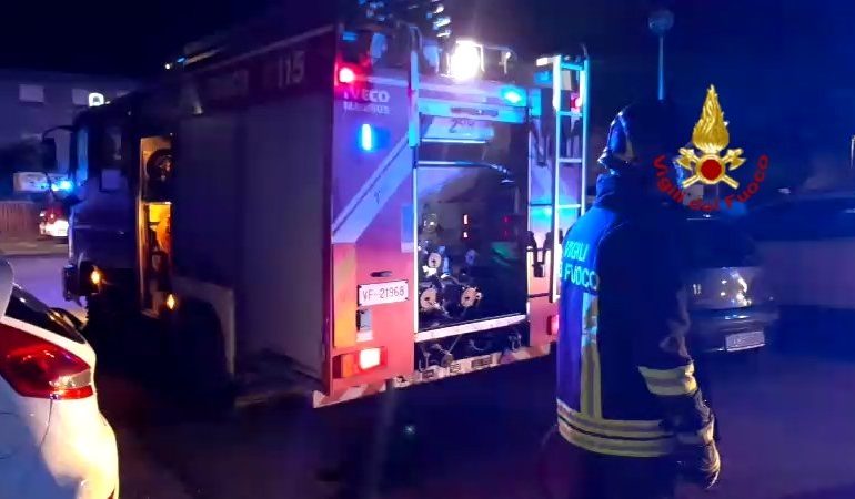 Tragedia nella notte: 77enne muore carbonizzato a causa di un incendio nella sua abitazione