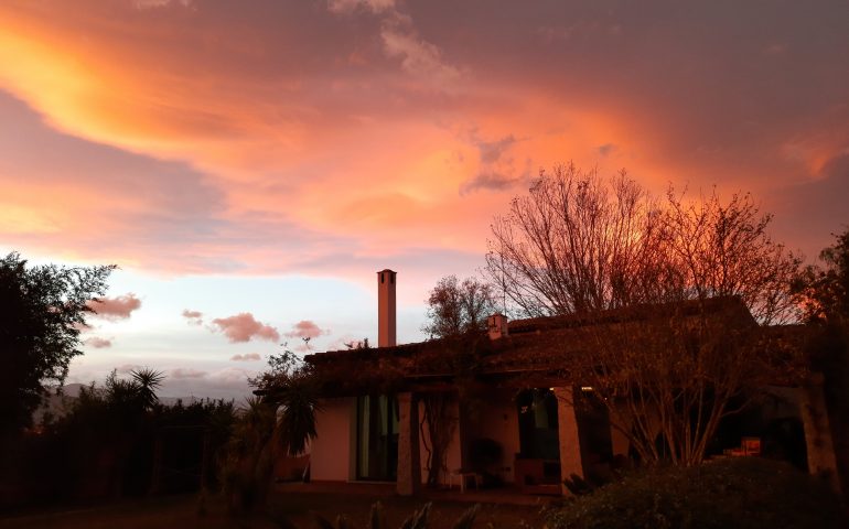 La foto del giorno. Tramonto d’autunno a San Gemiliano nello scatto di Sergio Melis