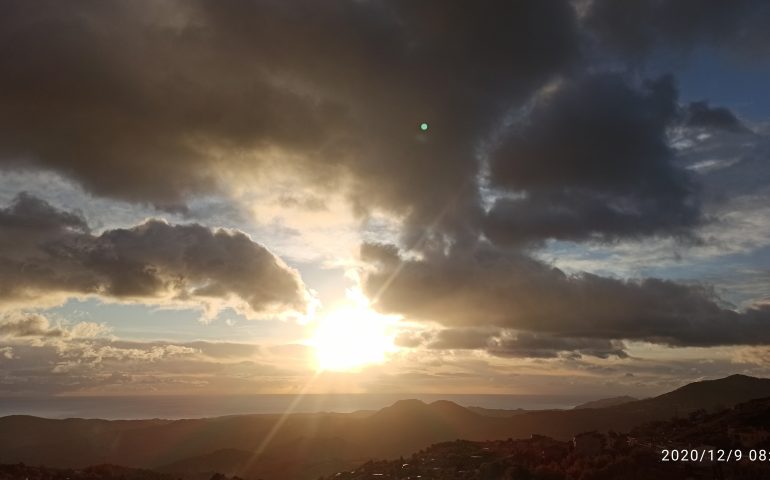 La foto del giorno. Sorge il sole sull’Ogliastra