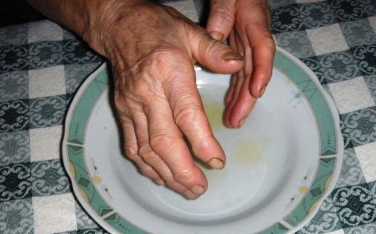 Sassari, le estorce 30mila e la stupra: in manette un finto santone