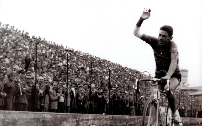 Lutto nel ciclismo, il Covid si porta via Aldo Moser: è stato due volte maglia rosa