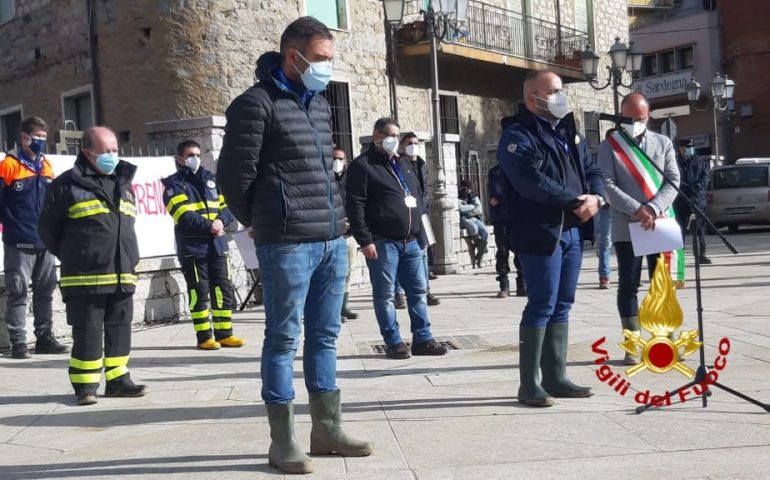 Bitti in piazza ricorda le vittime dell’alluvione di otto giorni fa