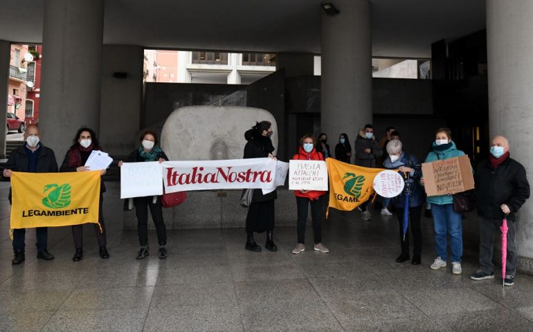 Piano Casa, al Palazzo della Regione sit-in di protesta degli ambientalisti sardi