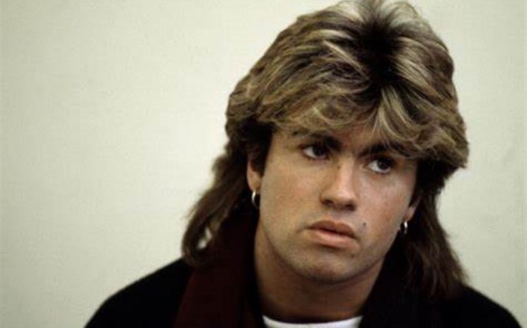 Nel 2016 l’ultimo Natale di George Michael: 4 anni fa addio alla star degli anni ’80