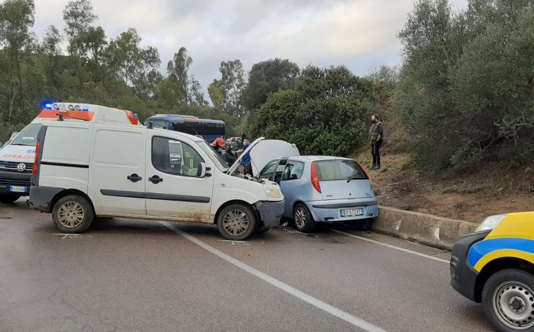Incidente stradale tra Tortolì-Bari Sardo: nello scontro tre auto coinvolte. Ferito in ospedale