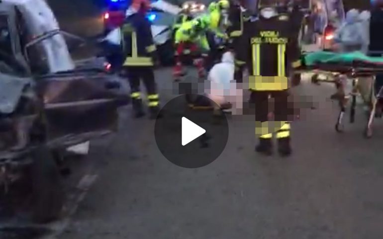(VIDEO) Spaventoso incidente sulla SP 25 a Galtellì: scontro frontale, un morto e un ferito in condizioni disperate