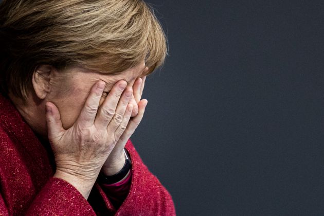Germania, Merkel: “Servono 8-10 settimane di misure dure contro il Covid”