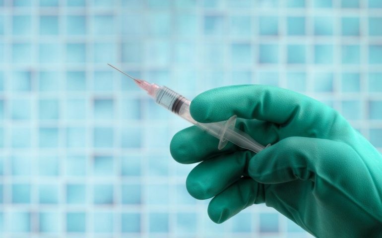 Covid-19, il 27 dicembre si parte con il vaccino: 180 operatori sanitari lo riceveranno