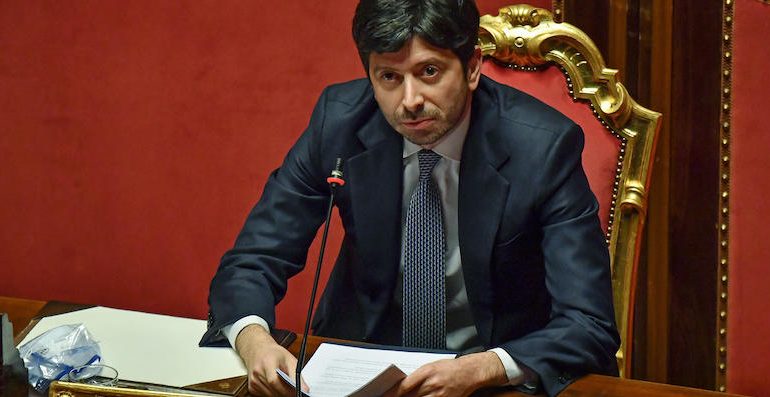 Vaccino anti Covid-19, il ministro Speranza: “Ricominciare a correre nelle somministrazioni”