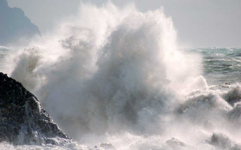 Maltempo: il maestrale continua a schiaffeggiare la Sardegna. Ancora allerta