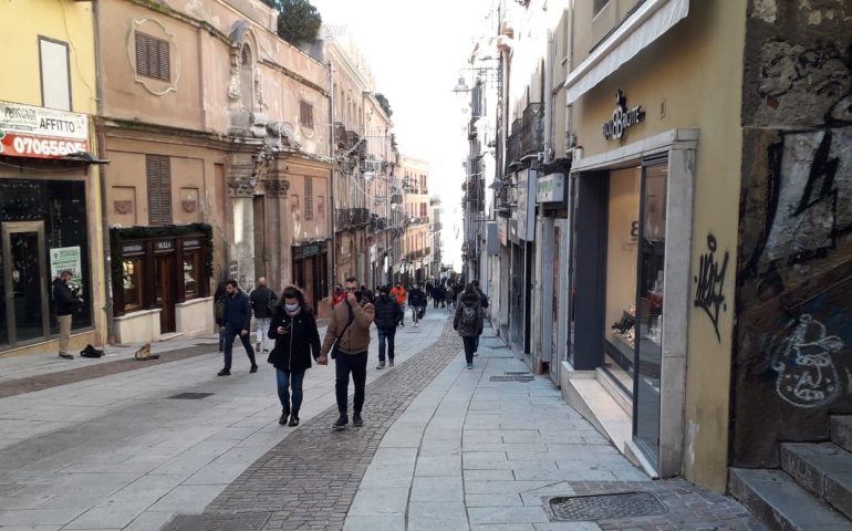 Da lunedì la Sardegna torna in zona gialla: ristoranti e negozi aperti, spostamenti liberi