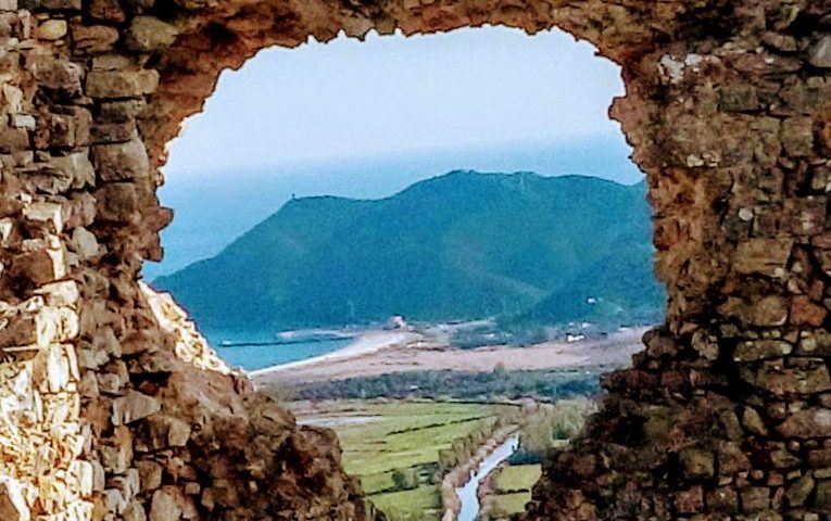 Foto dei lettori. Una scatto da una “finestra” del Castello di Quirra