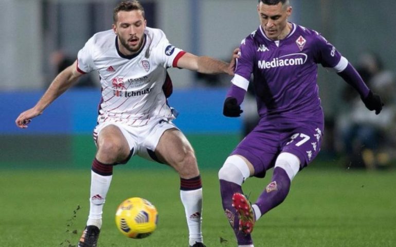 Al Franchi vincono i viola. Fiorentina – Cagliari finisce 1-0, Joao Pedro sbaglia un rigore