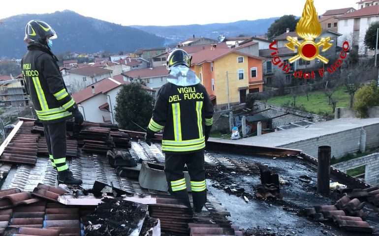 Nuorese, incendio sul tetto di un’abitazione: intervengono Vigili del Fuoco