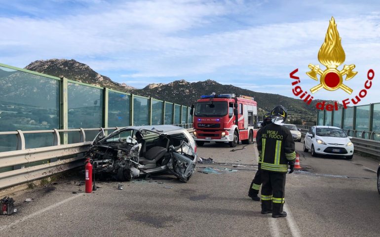 Sardegna, scontro auto con tir: un ferito in gravissime condizioni