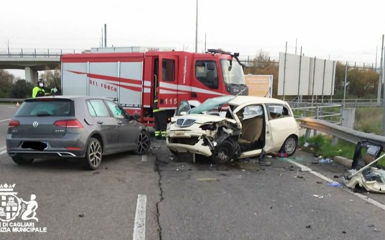 Sardegna. Invade la corsia, gravissimo scontro fra auto: due feriti in codice rosso