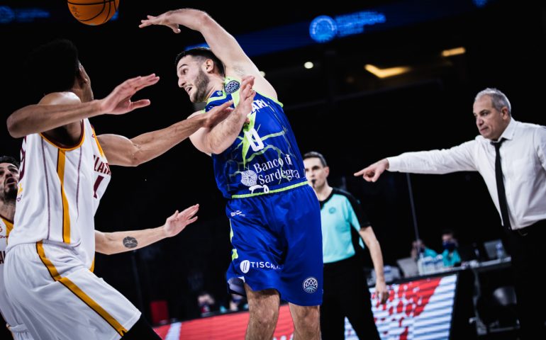 Basket, una strepitosa Dinamo vince a Istanbul ed è tra le top 16 di Champions League