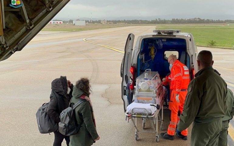 Neonata in pericolo di vita trasportata con urgenza dalla Sardegna al Bambin Gesù di Roma