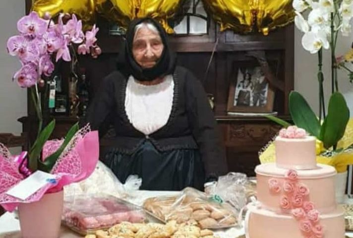 Ogliastra terra di longevità, “tzia” Rosa Cabras di Talana festeggia 100 anni