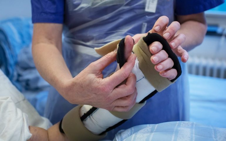 Eccezionale trapianto di mani in Svezia: è sardo il chirurgo che lo ha eseguito