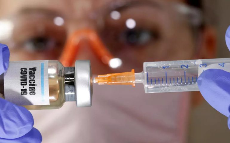 Vaccino AstraZeneca, l’Aou Sassari rassicura: “Febbre e malessere rientrano nella normalità”
