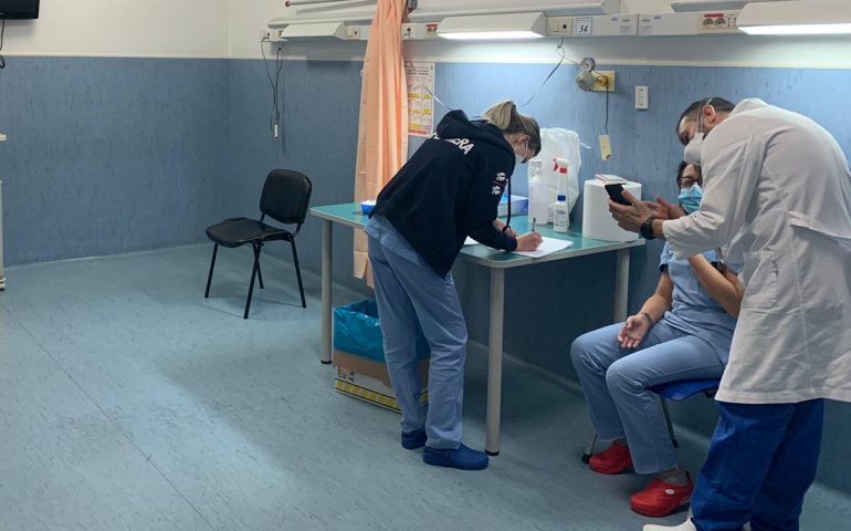 La fotonotizia. All’Ospedale di Lanusei arrivate le prime dosi di vaccino anti-Covid