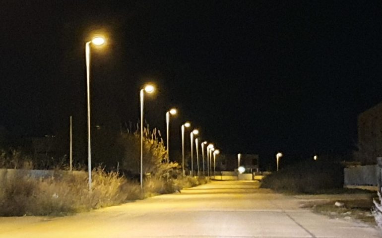 Dopo anni al buio, nella zona industriale di Tortolì torna finalmente l’illuminazione