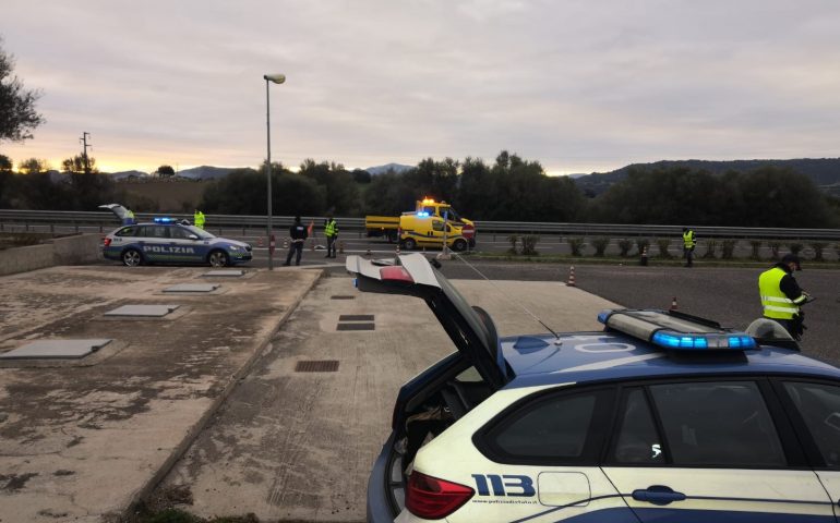 I controlli della Polstrada di Nuoro con apparecchiature speciali: pioggia di multe