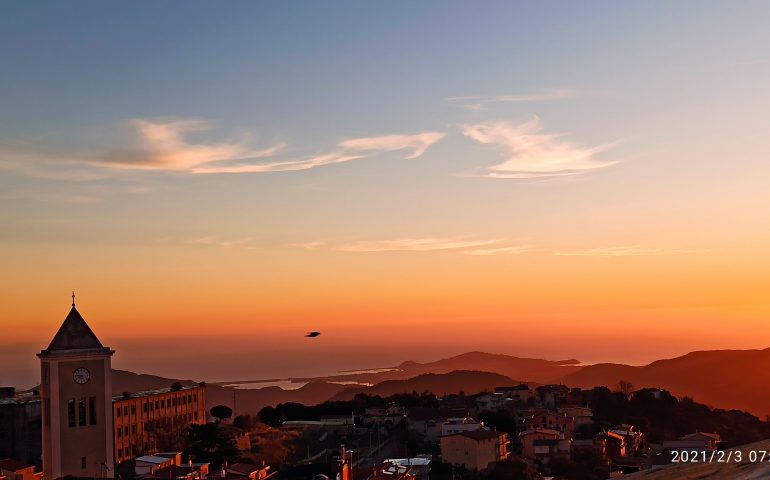 La foto del giorno con il buongiorno che arriva da Arzana