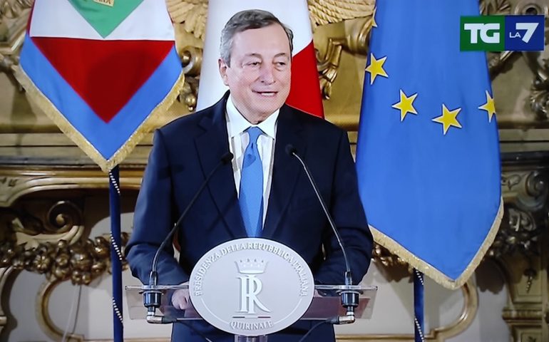 Dopo un’ora di colloquio con Mattarella, Draghi accetta l’incarico con riserva: “Momento difficile”