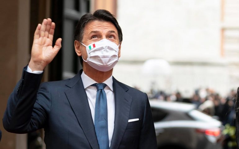 Il saluto commosso di Conte a Palazzo Chigi: “Grato ai cittadini, torno un semplice cittadino”