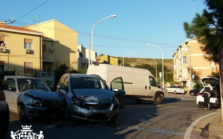 Sardegna, schianto fra due auto all’incrocio: due donne ferite finiscono all’ospedale